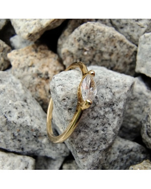 Gold ring 8k with stones