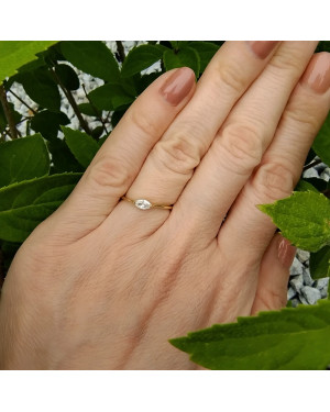 Gold ring 8k with stones