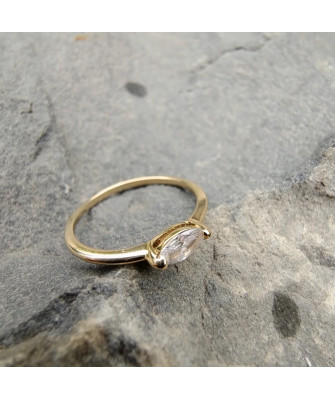 Gold ring 8k with stones