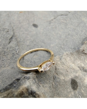 Gold ring 8k with stones