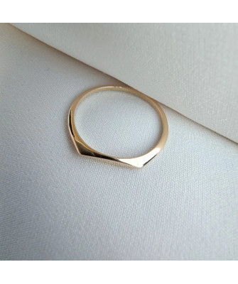 Gold ring 8k with stones