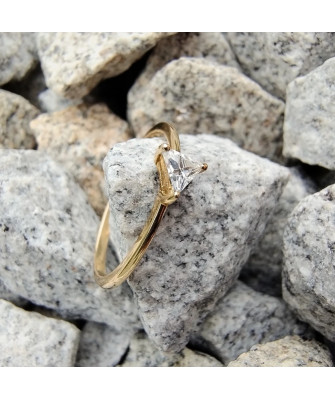 8k gold ring with stones