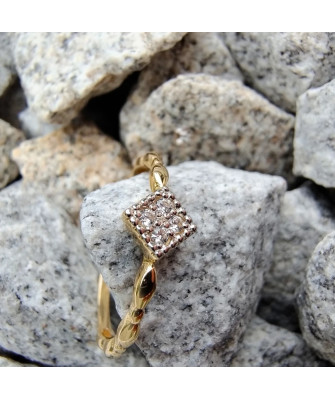 Gold ring 8k with stones