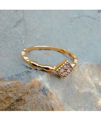 Gold ring 8k with stones