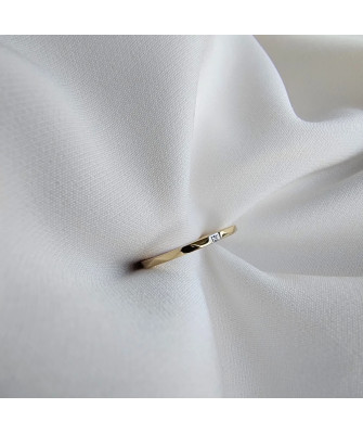 8k gold ring with stones