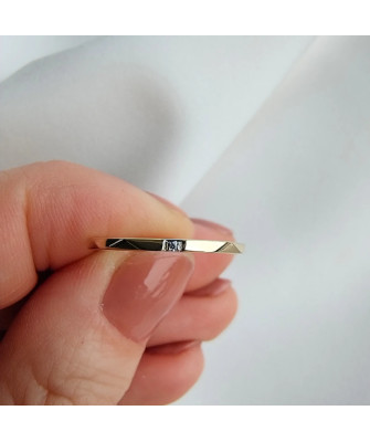 8k gold ring with stones