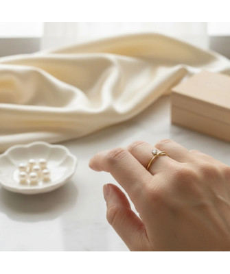 Gold ring 8k with stones