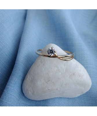 Gold ring 8k with stones