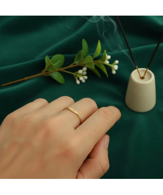 Gold ring 8k with stones