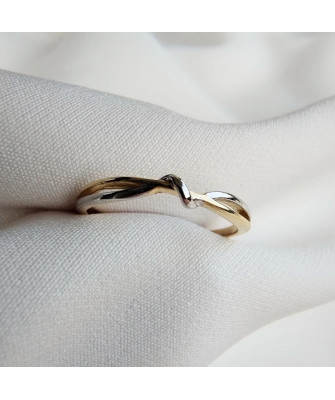 Gold ring 8k with stones