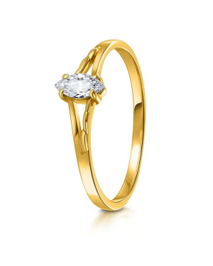 Ring with a large stone gold 8k