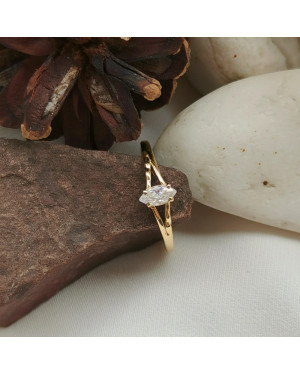 Ring with a large stone gold 8k