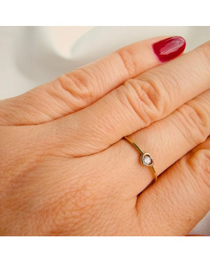 Ring with a large stone gold 8k