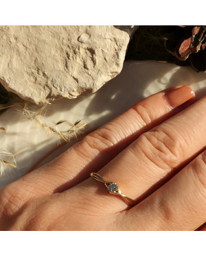 Engagement ring with cubic zirconia