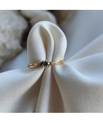 Engagement ring with cubic zirconia