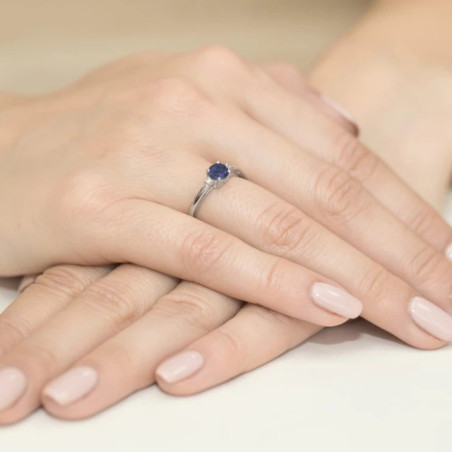 Sapphire engagement ring in white gold GoldJewellery